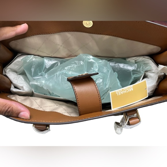 Authentic Michael Kors Purse - Picture 3 of 7